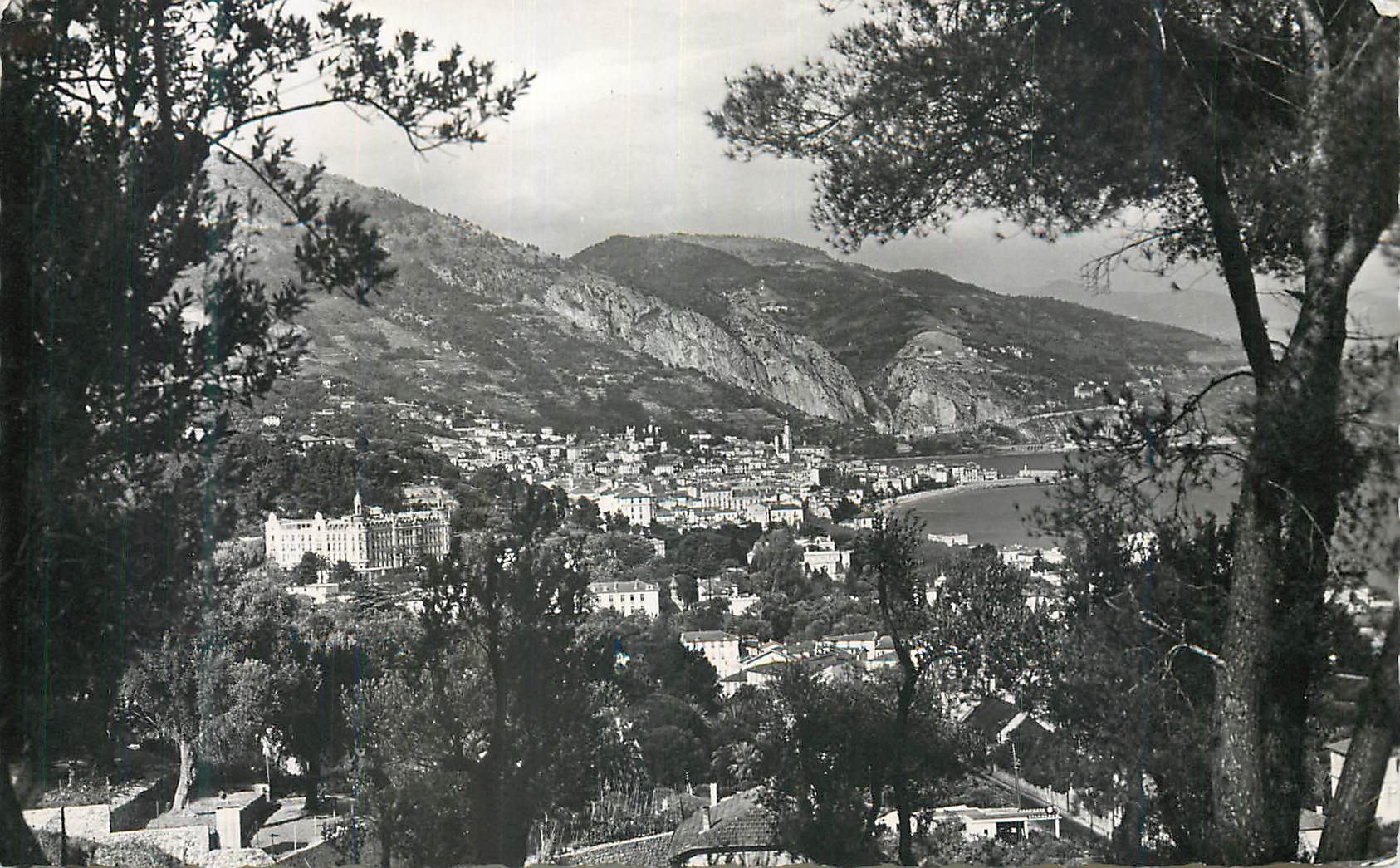CPM La Cote d Azur Menton Vue prise de Carnoles