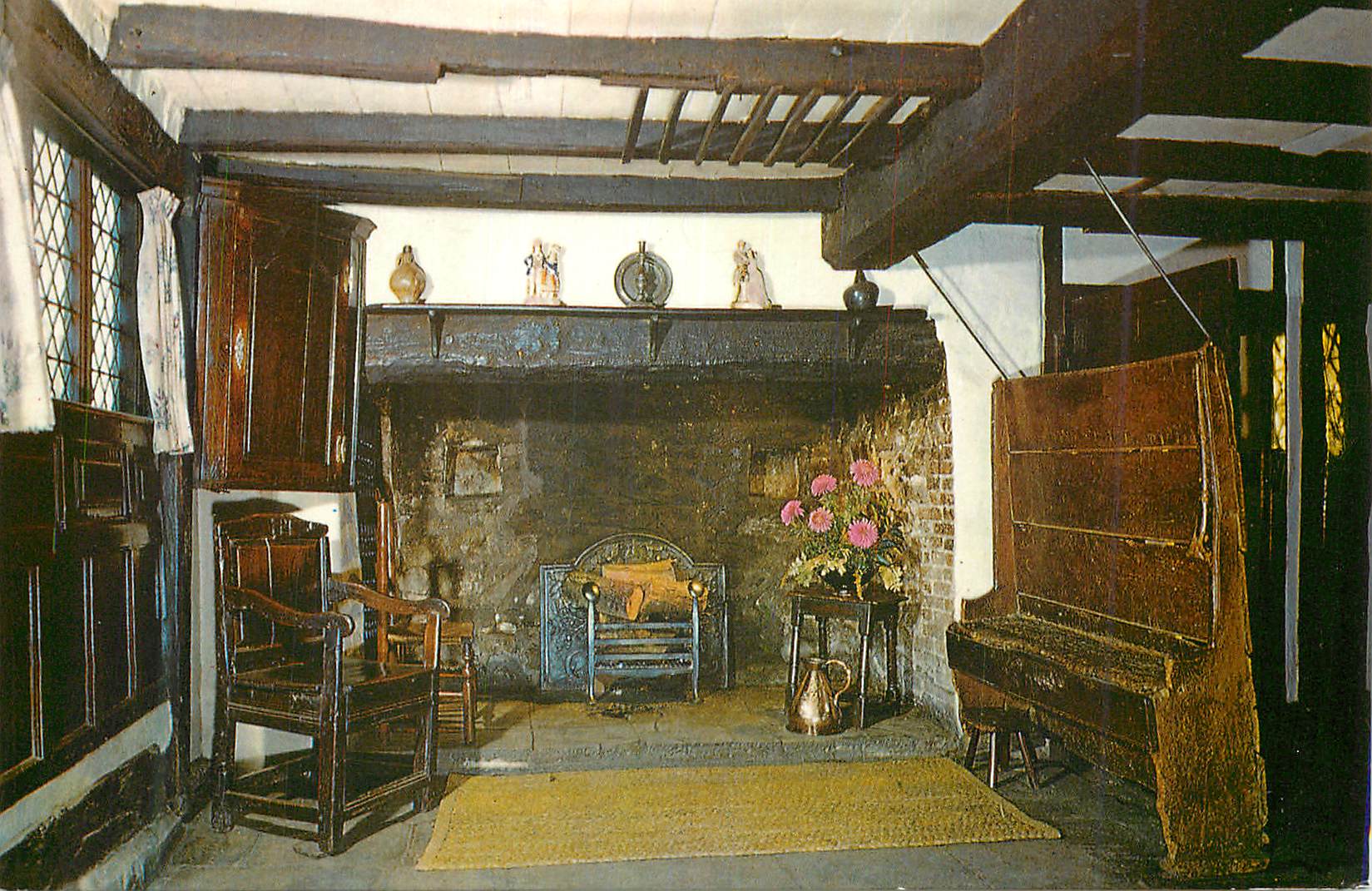 CPM The Courting Settle Anne Hathaways Cottage Stratford Upon Avon
