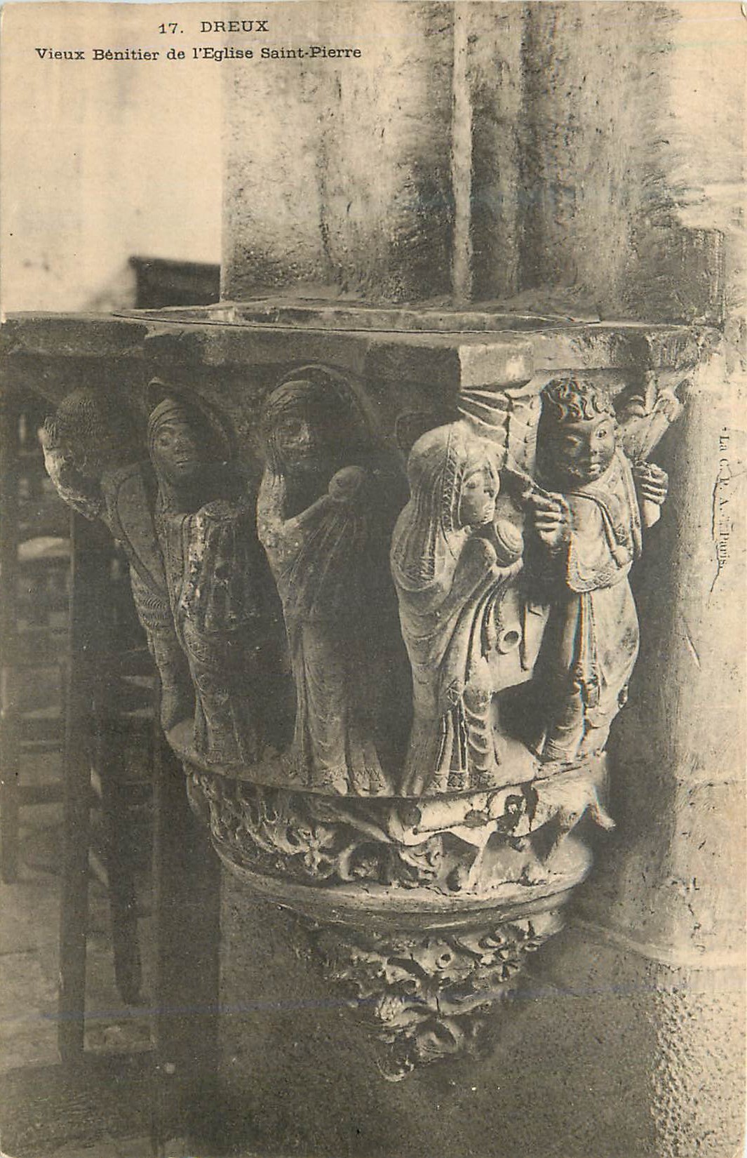 CPA Dreux Vieux Benitier de l Eglise Saint Pierre