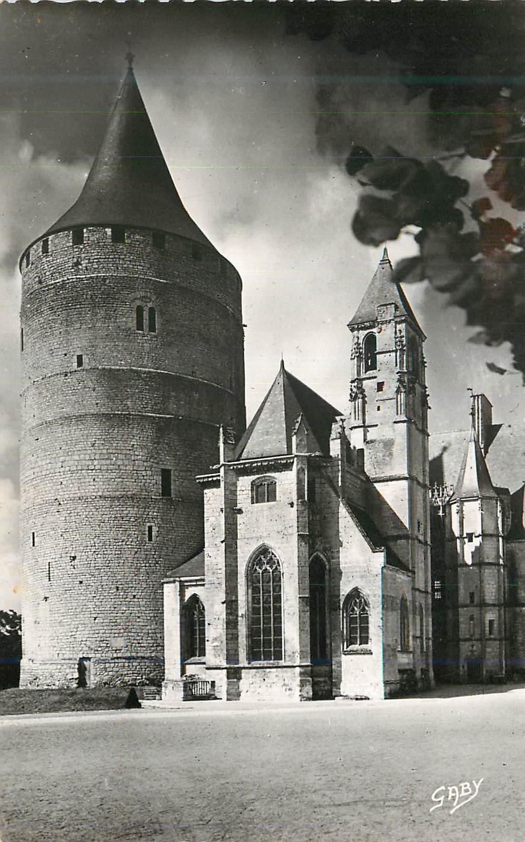 CPM Chateaudun E et L Le Chateau Le Donjon et la Chapelle