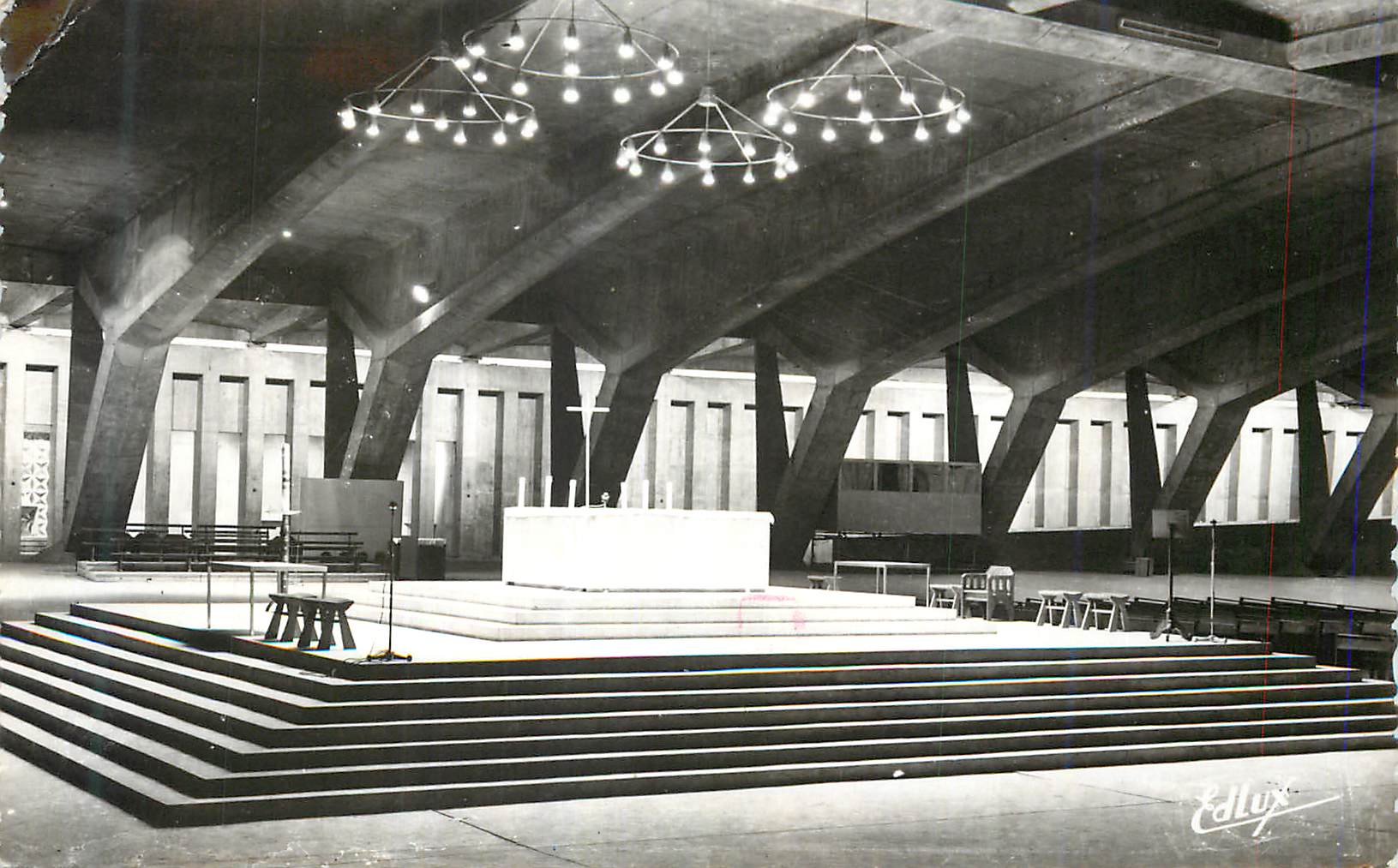 CPM Lourdes La Basilique Souterraine St Pie X Consacree le 25 Mars 1958