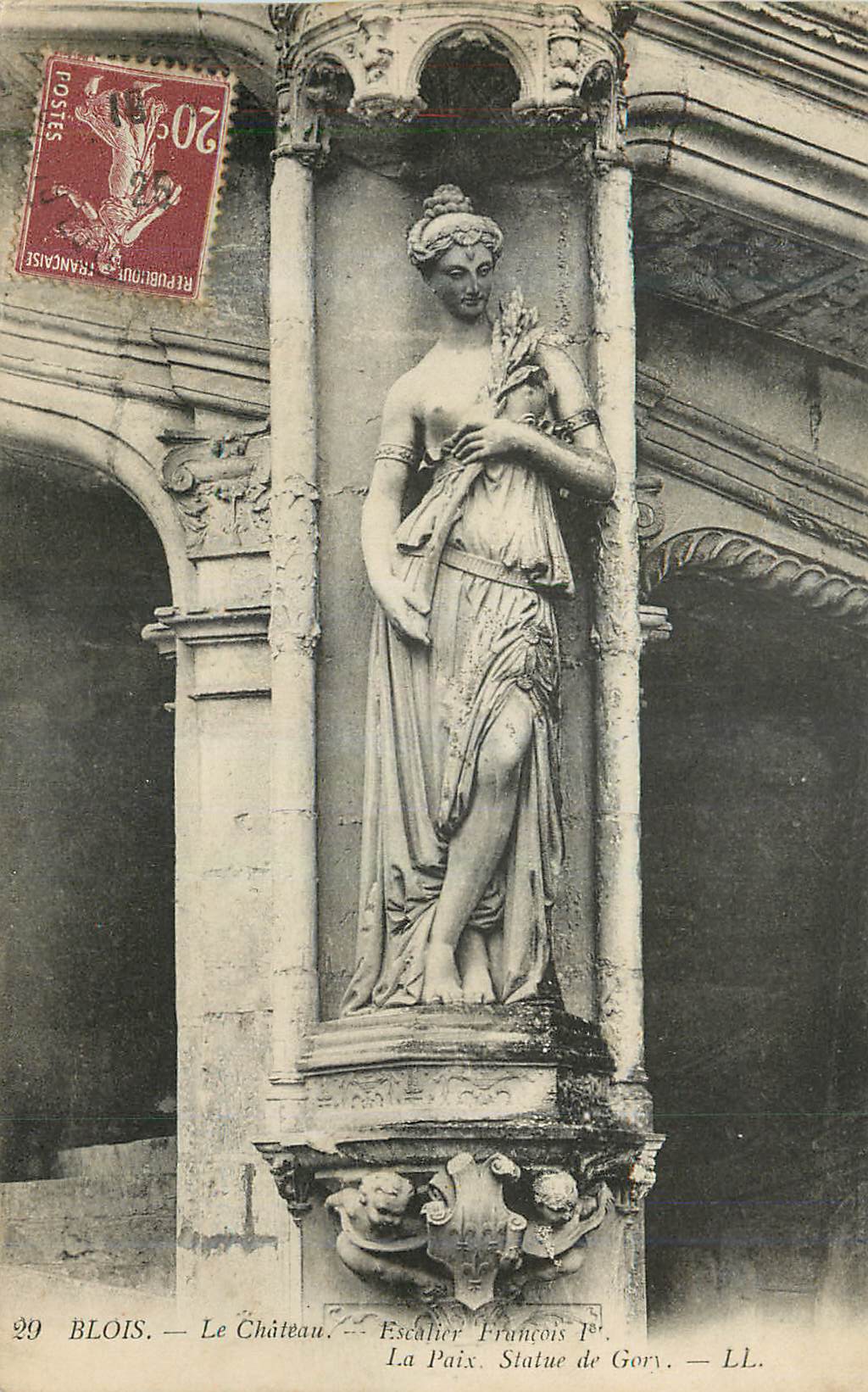 CPA Blois Le Chateau Escalier Francois I La Paix Statue de Gory
