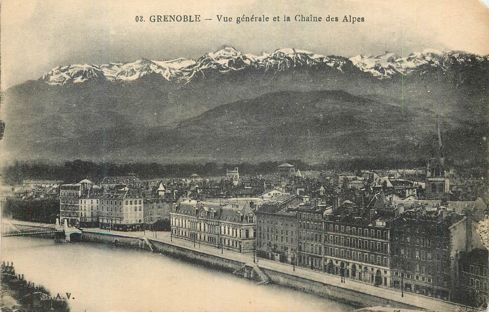 Grenoble — Vue générale et la Chaîne des Alpes — A.V.