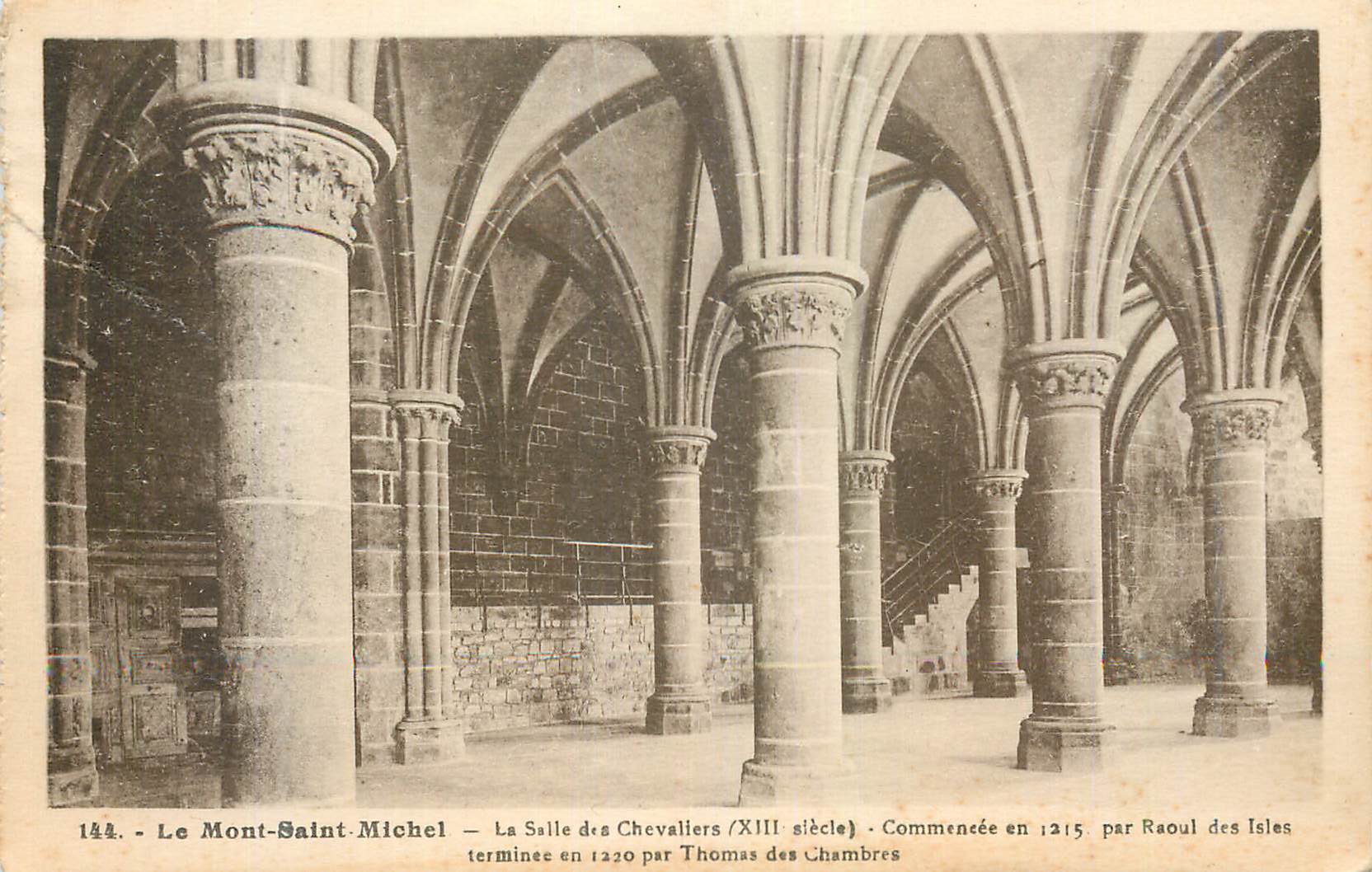 Le Mont-Saint-Michel — La Salle des Chevaliers (XIIIe siècle) — Commencée en 1215, terminée en 1220