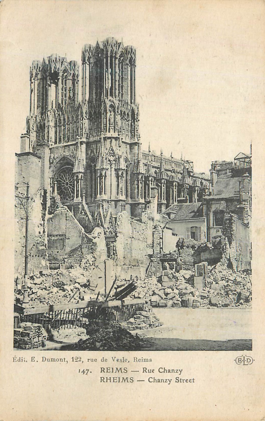 CPA Reims Rue Chanzy Militaria
