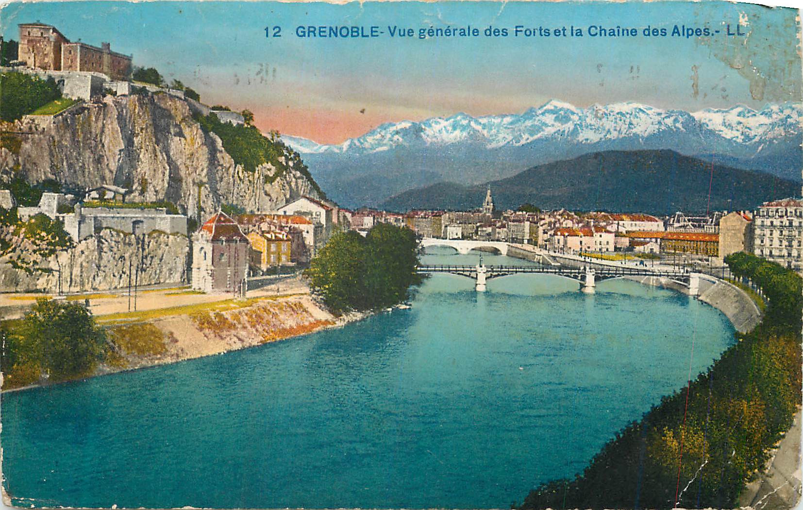 Grenoble — Allgemeiner Blick auf die Festungen und die Alpenkette — LL