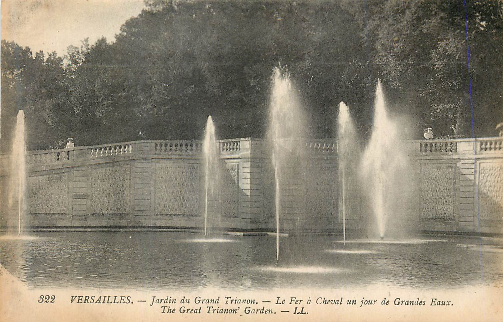 CPA Versailles Jardin du Grand Trianon Le Fer a Cheval un Jour de Grande Eaux