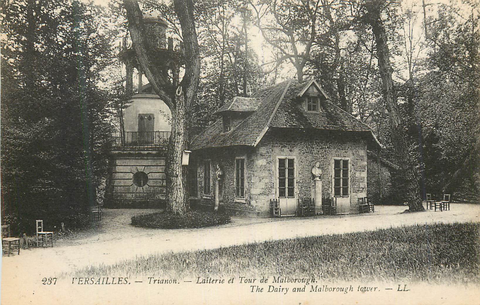 CPA Ver Trianon Laiterie et Tour de Malborough