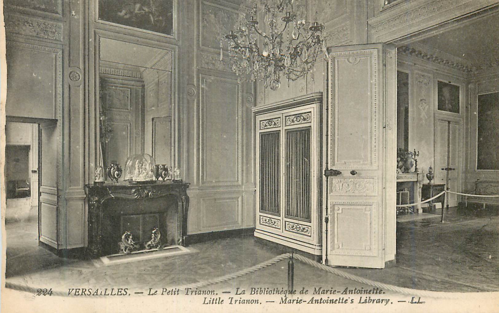 CPA Ver Le Petit Trianon La Bibliotheque de Marie Antoinette