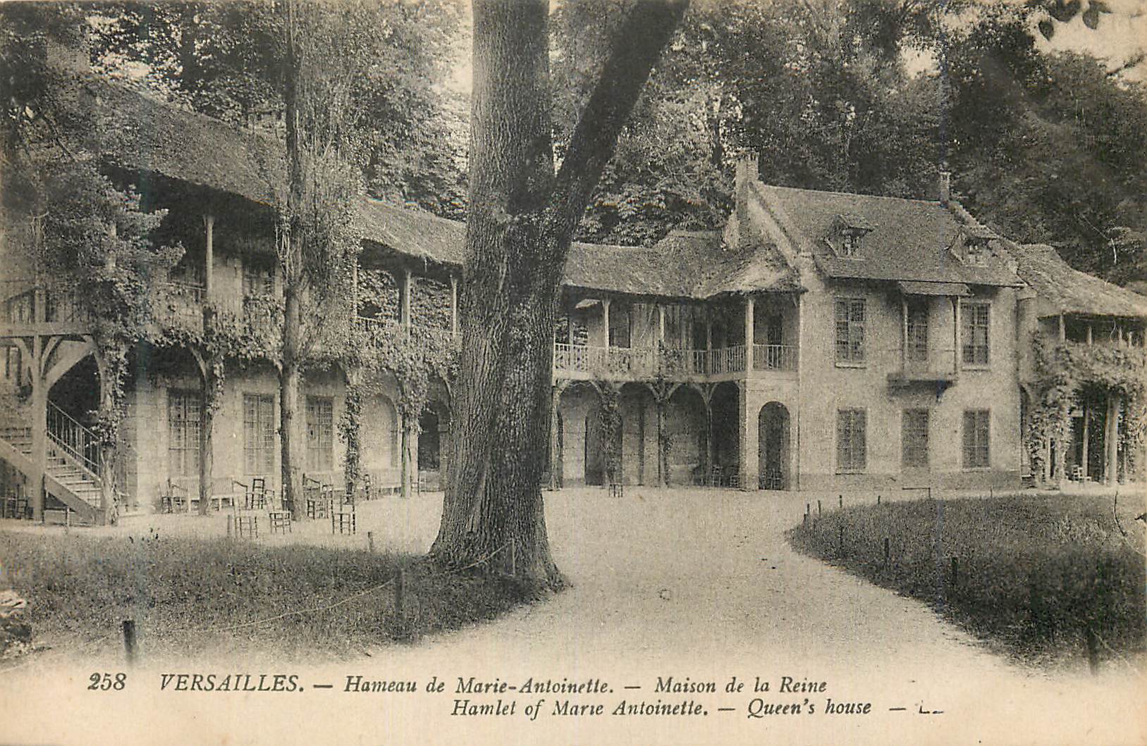 CPA Versailles Hameau de Marie Antoinette Maison de la Reine