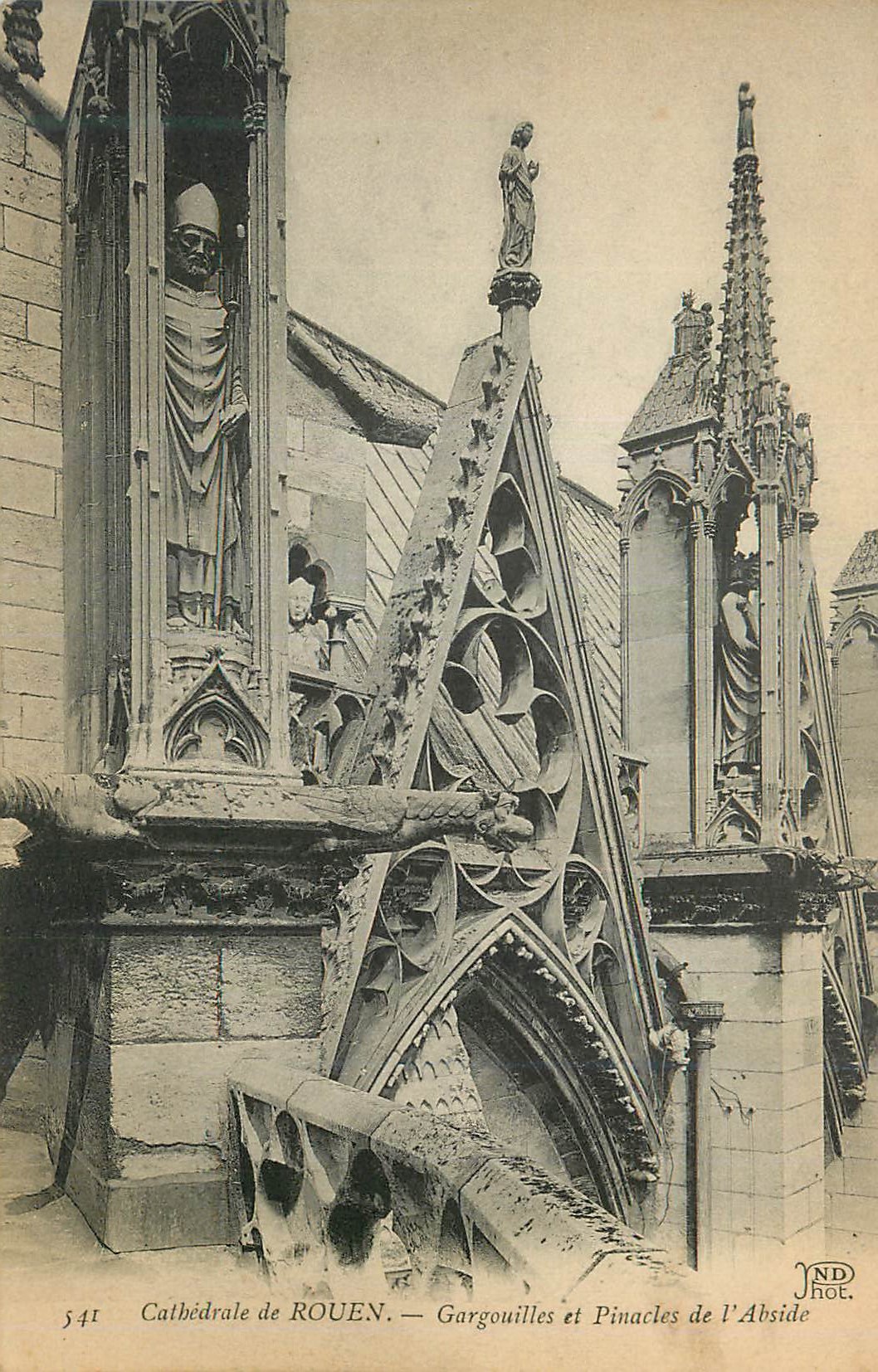 CPA Cathedrale de Rouen Gargouilles et Pinacles de l Abside