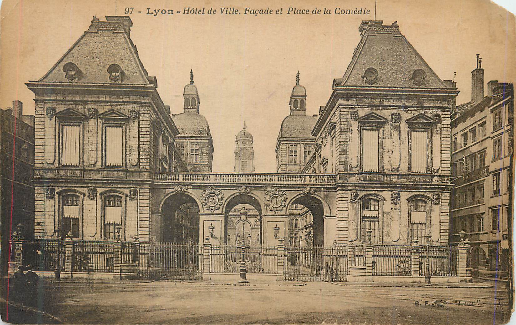 CPA Lyon Hotel de Ville Facade et Place de la Comedie