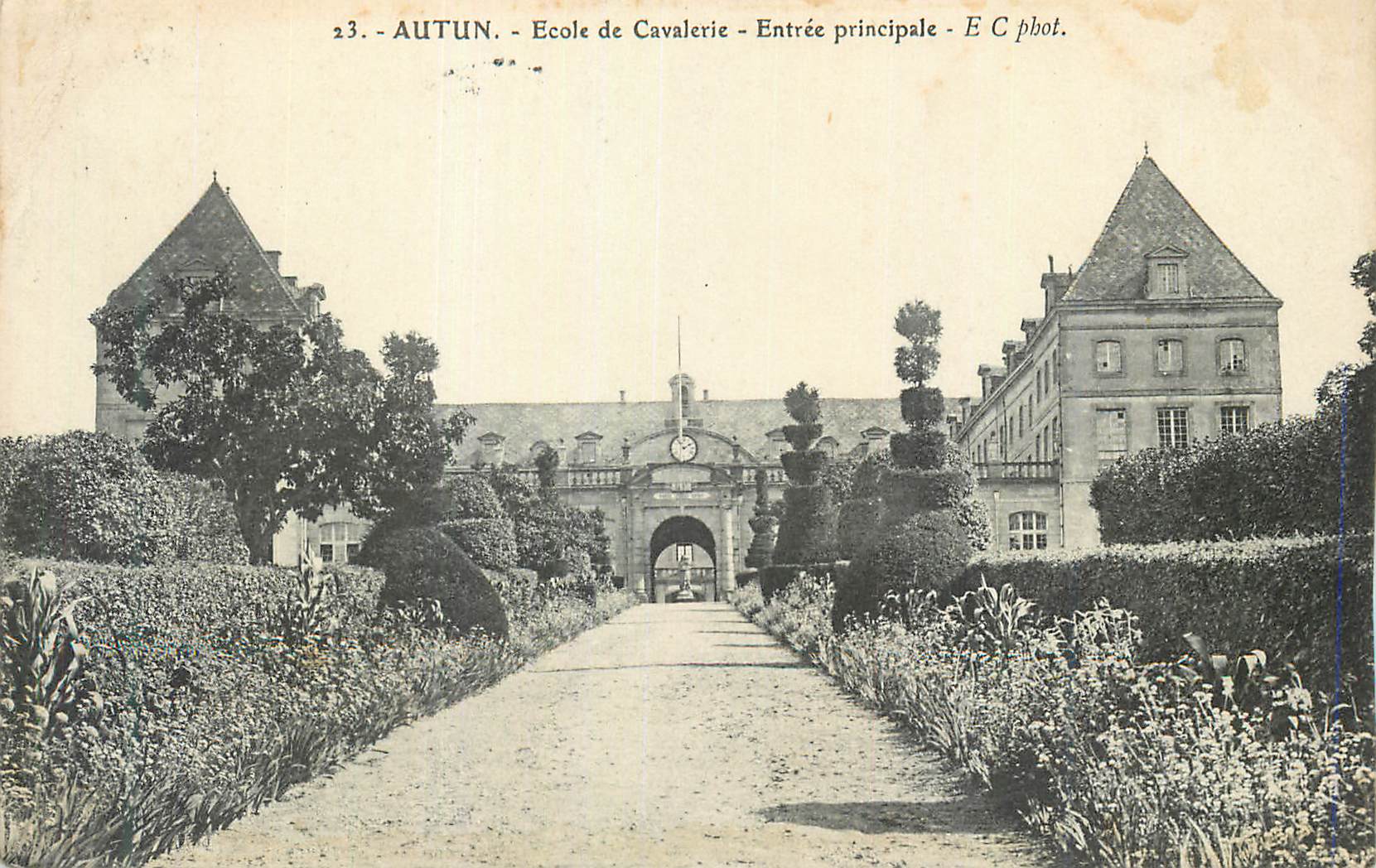 CPA Autun Ecole de Cavalerie Entree principale