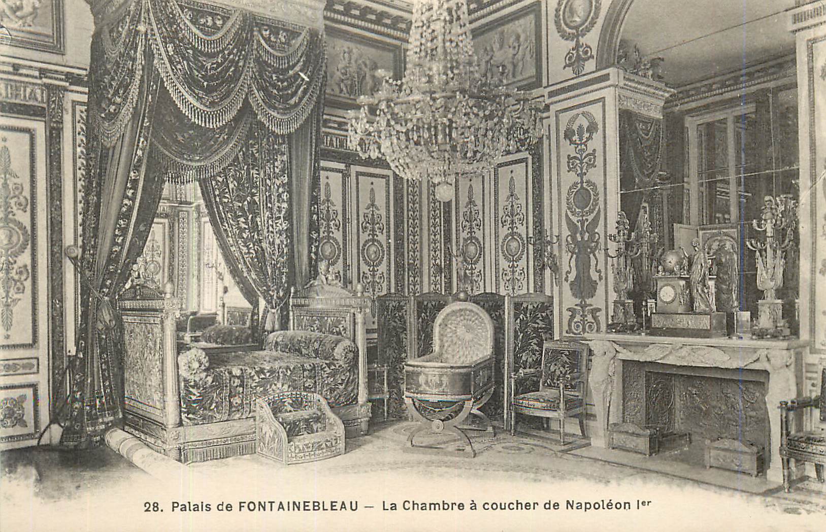 Palais de FONTAINEBLEAU — La Chambre à coucher de Napoléon Ier