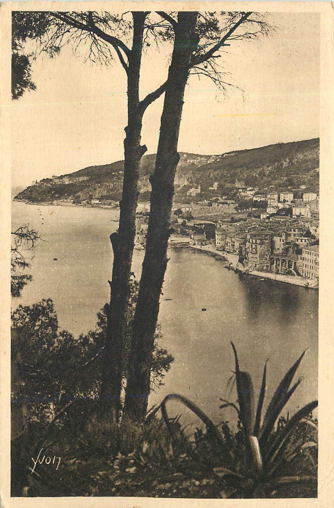 CPA La Douce France Cote d Azur Villefranche Alpes Maritimes La Rade