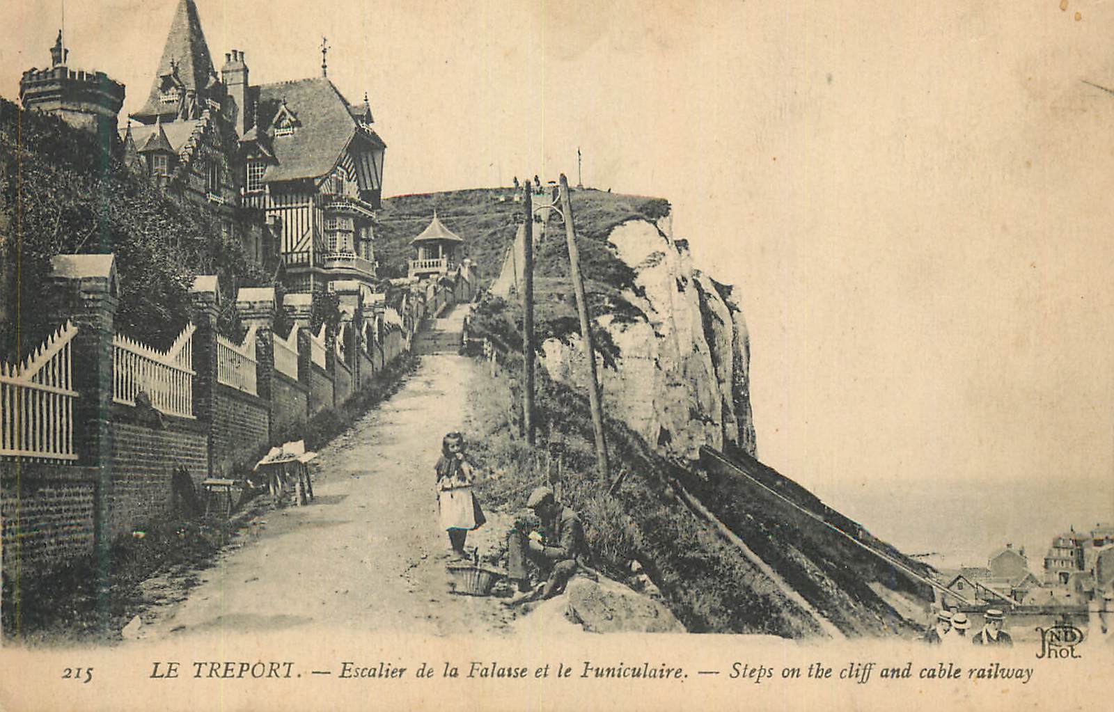 CPA Le Treport Escalier de la Falaise et le Funiculaire