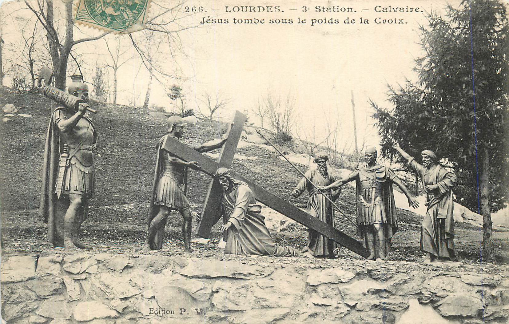 CPA Lourdes Station Calvaire Jesus Tombe sous le poids de la Croix