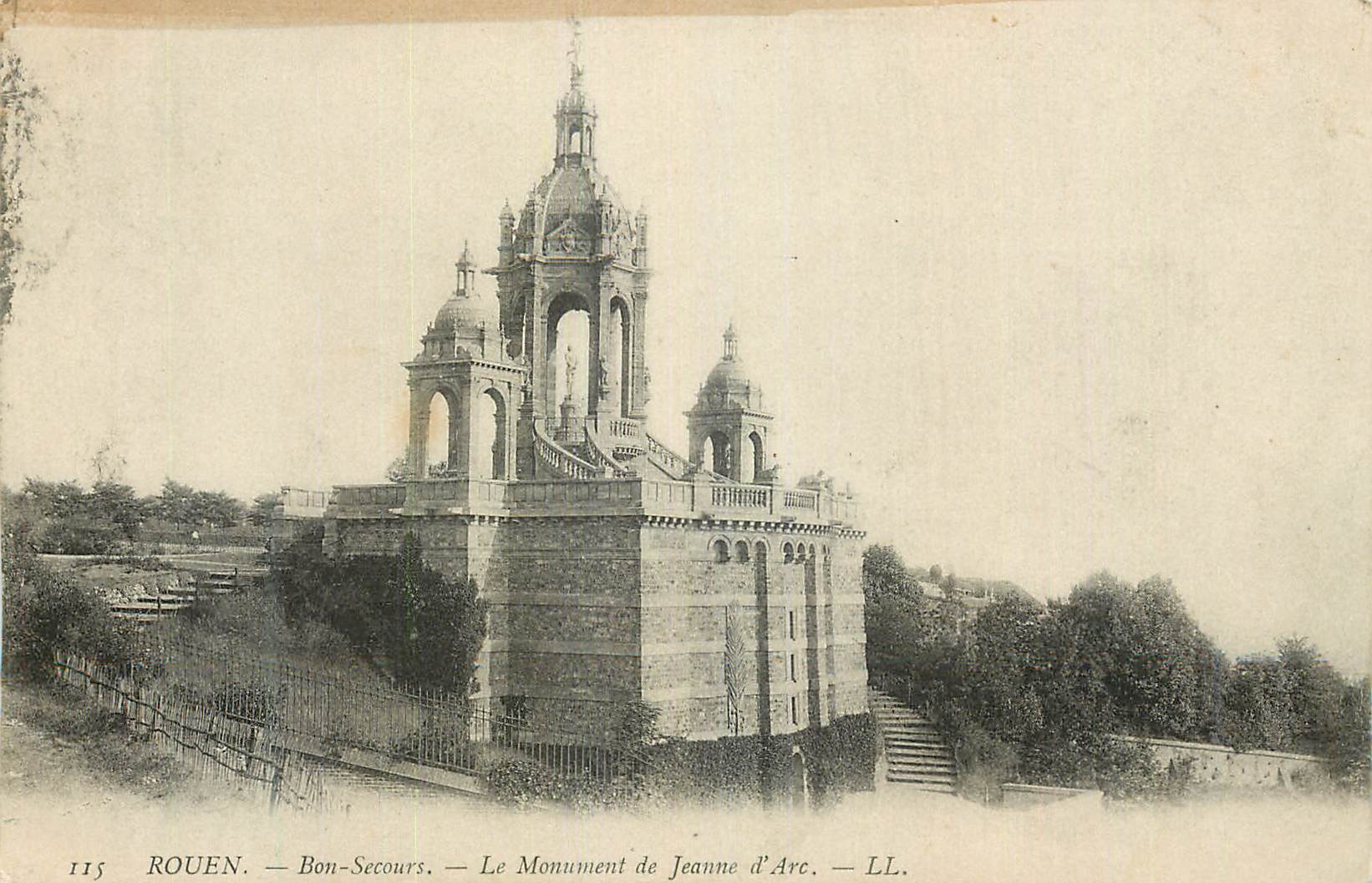 CPA Rouen Bon Secours Le Monument de Jeanne d Arc