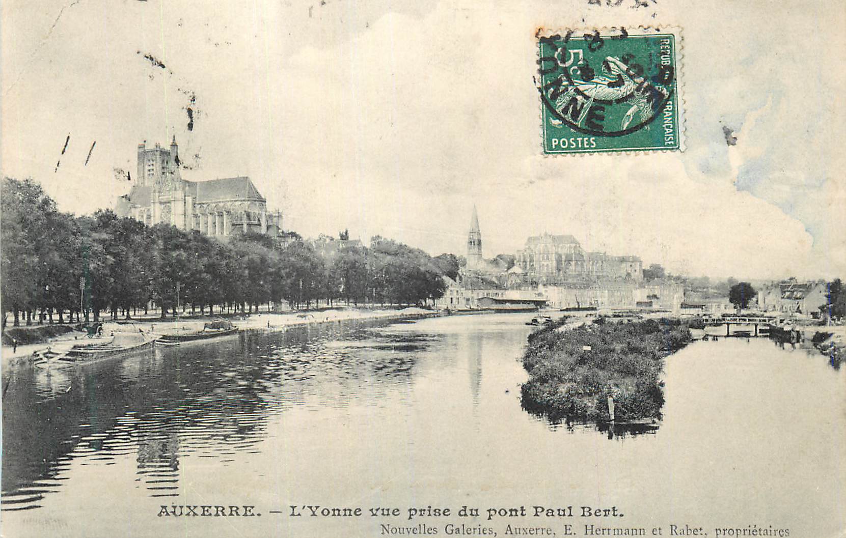 CPA Auxerre L Yonne vue prise du pont Paul Bert