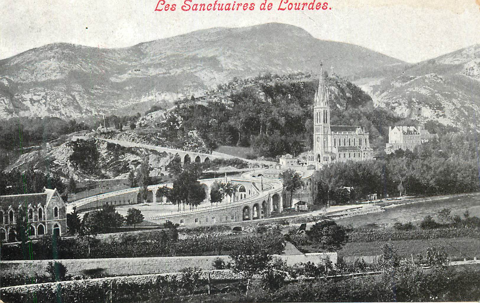 CPA Les Sanctuaires de Lourdes