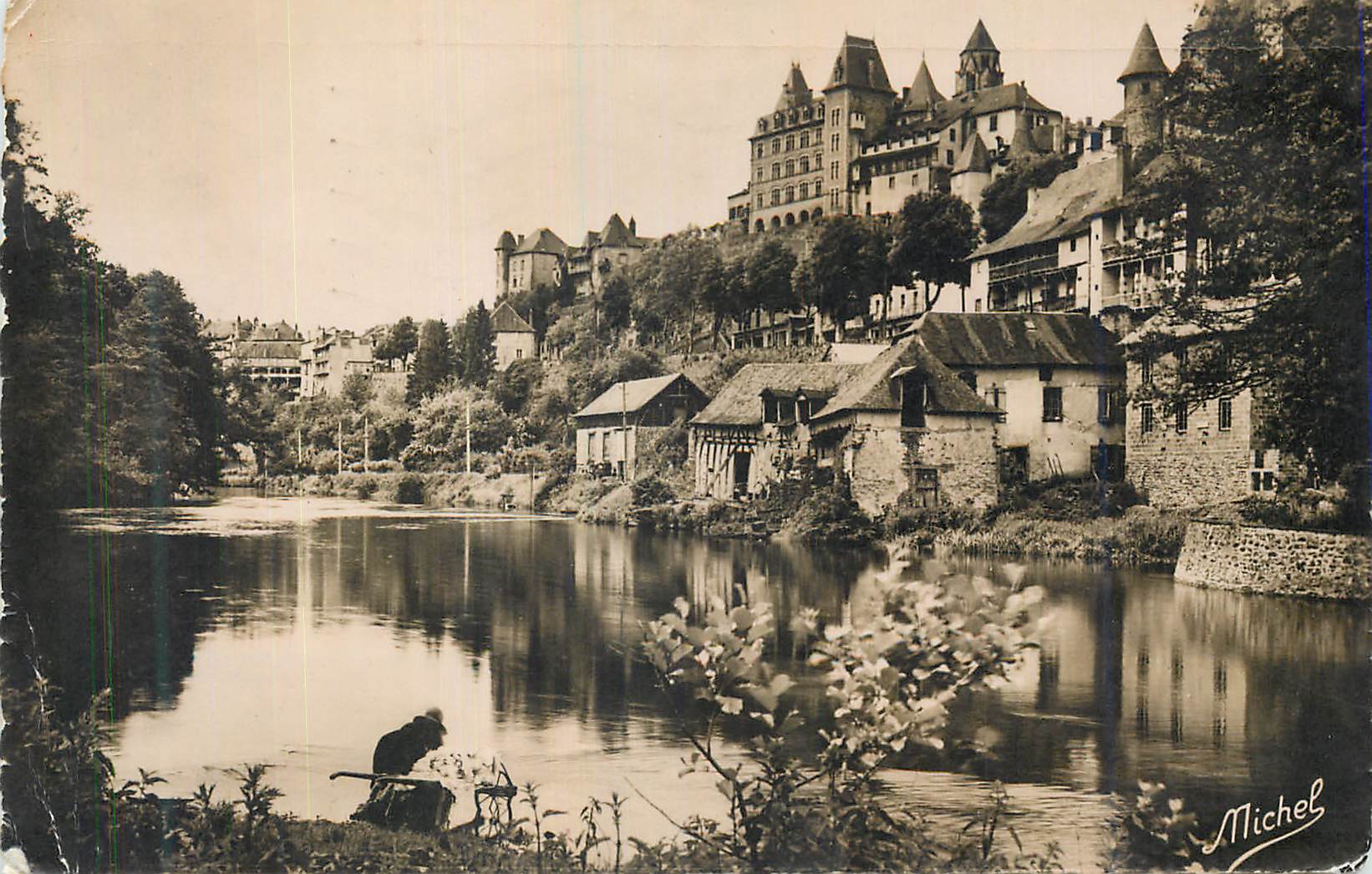 CPM La Correze Touristique par Michel Uzerche La Perle du Limousin Les bords de la Vezere