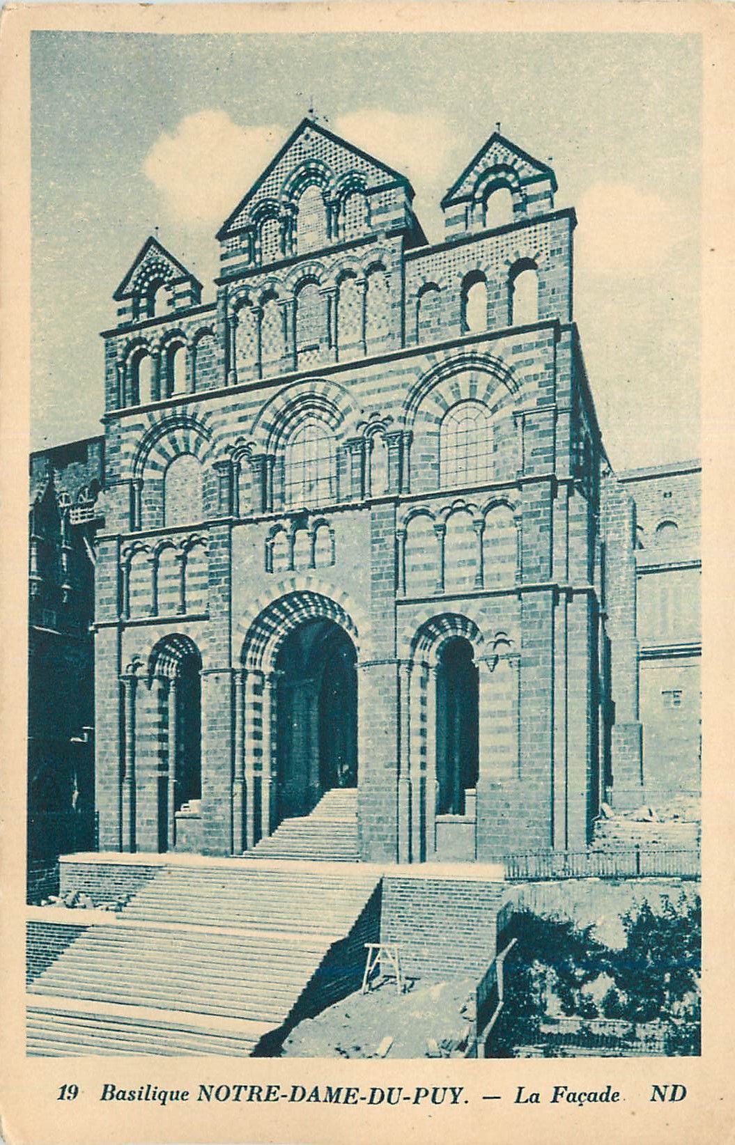 Basilique Notre-Dame-du-Puy — La Façade — ND
