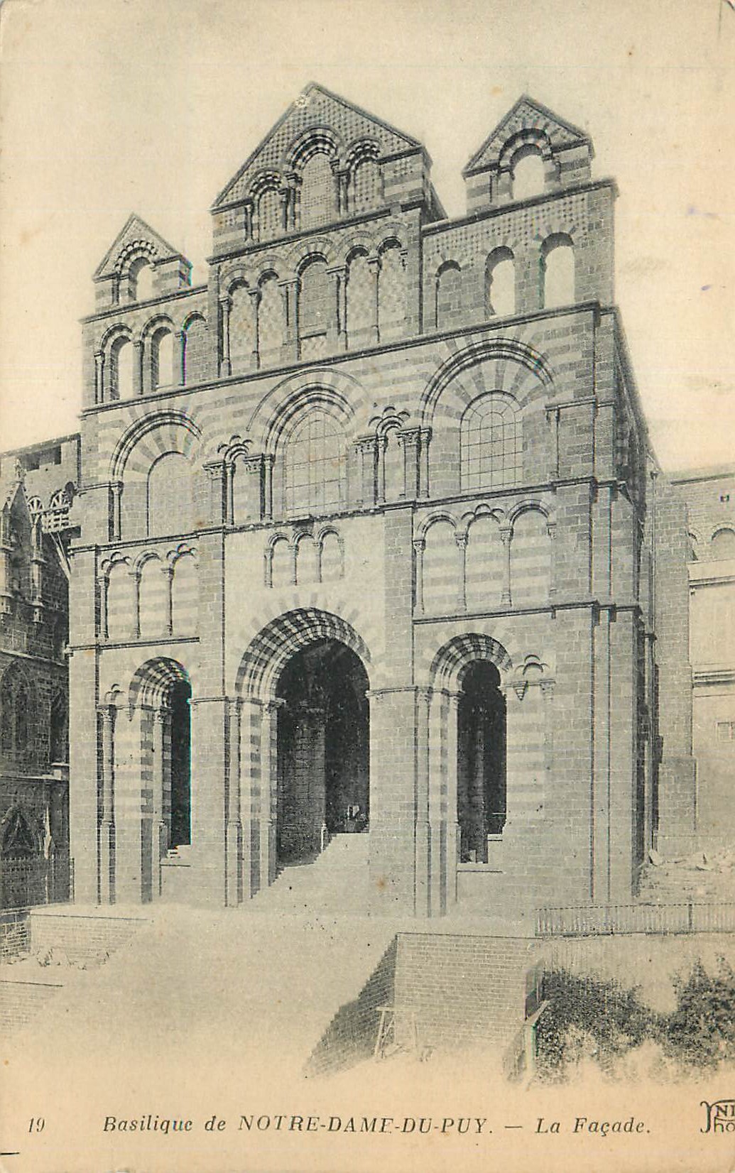 Basilique Notre-Dame-du-Puy — La Façade — NINHOT
