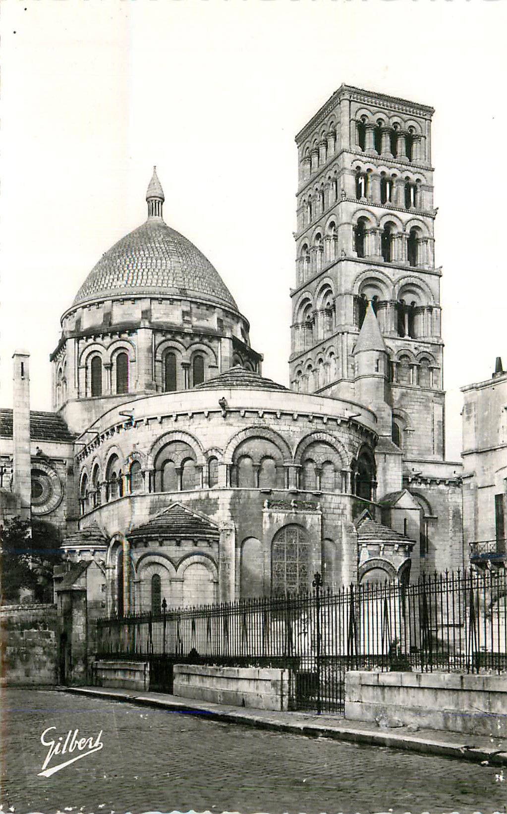 Cathédrale Saint-Pierre de Pise — vue de la coupole et de la tour — Gilbert