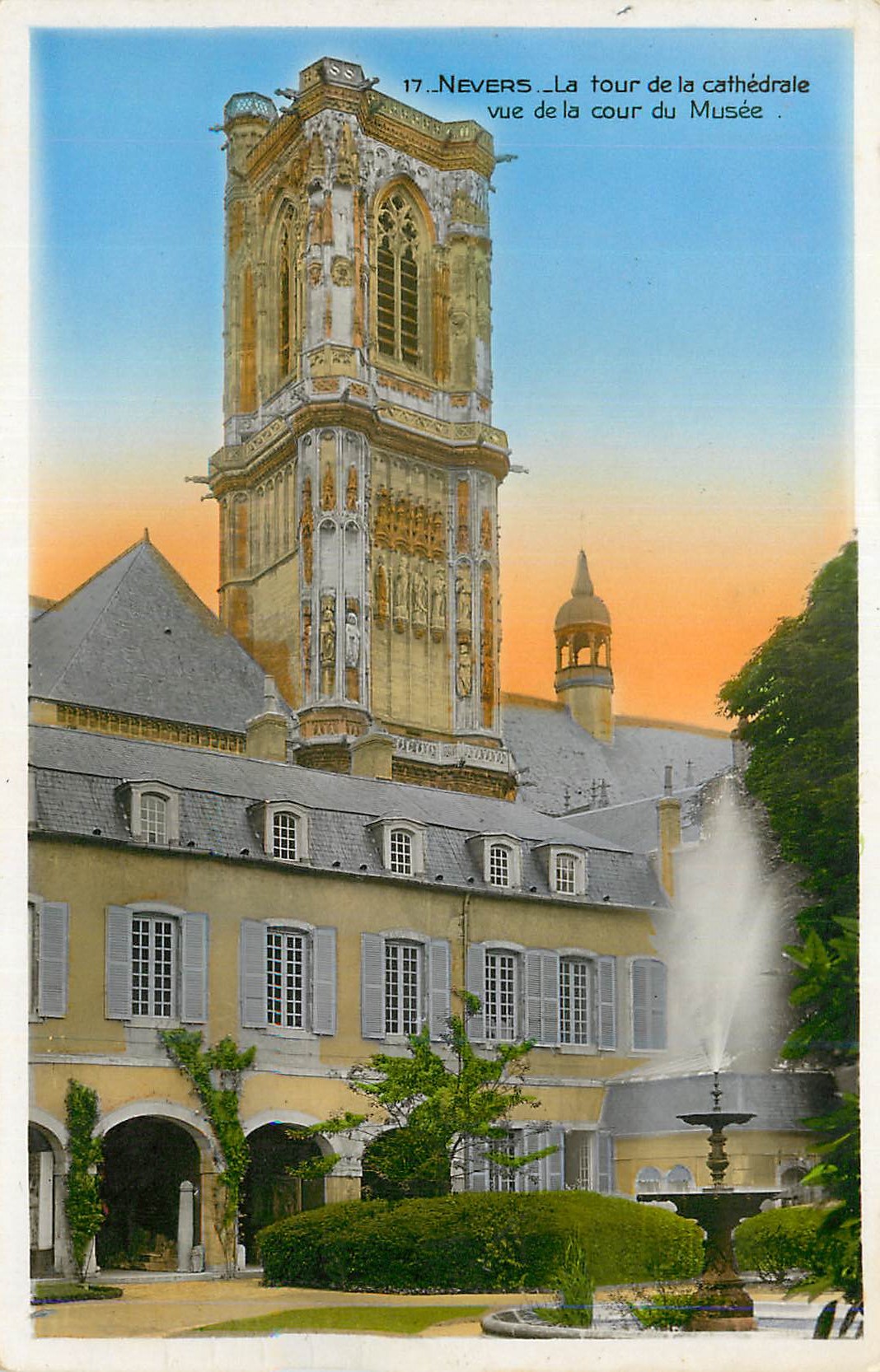 CPM Nevers La tour de la Cathedrale vue de la cour de Musee