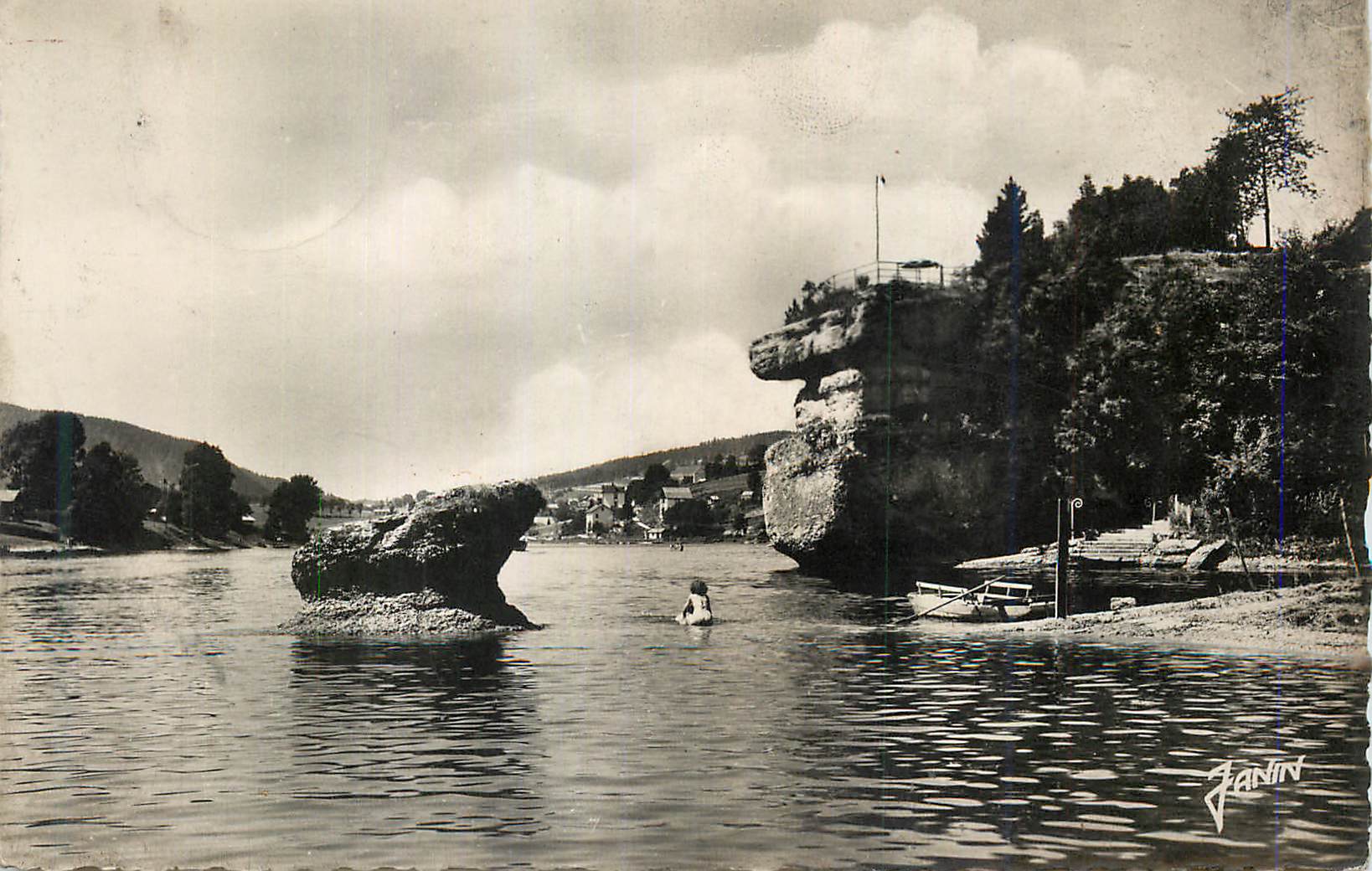 CPM Frontiere Franco Suisse Villers Le Lac Les Bassins du Doubs Le Rocher d Hercule et la Casquette