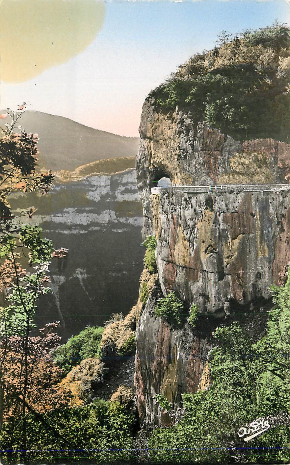 CPM Les Belles Alpes Francaises Le Royans Route de Combe Laval Le Grand a pic