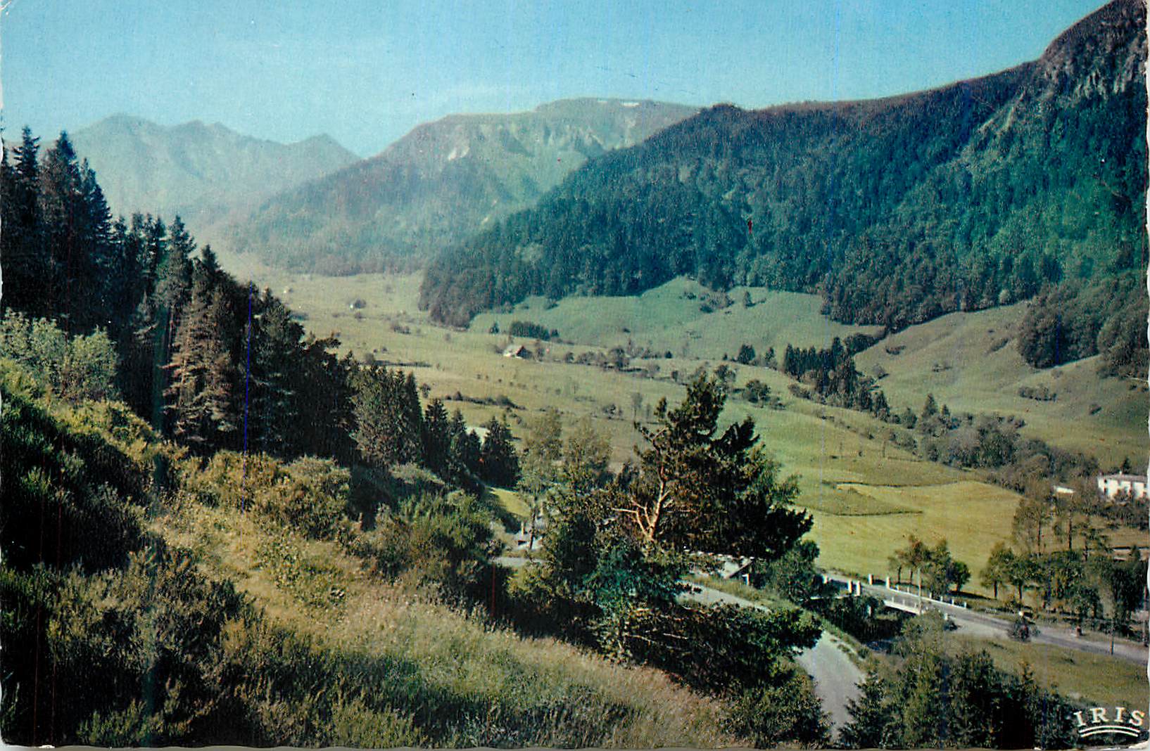 CPM L Auverne Vallee du Sancy et le Sancy Vue prise de la route de Basse en Chandesse