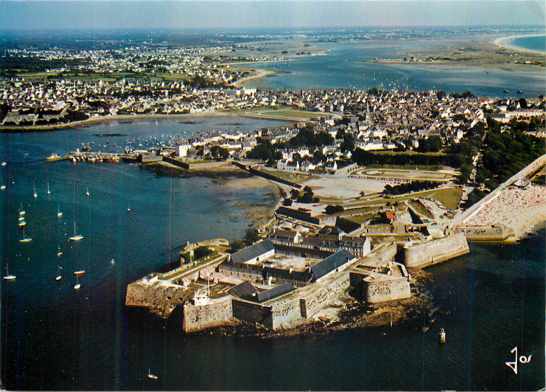 CPM La Bretagne en Couleurs La Citadelle fortifee par les Espaganols puis par Corbineau