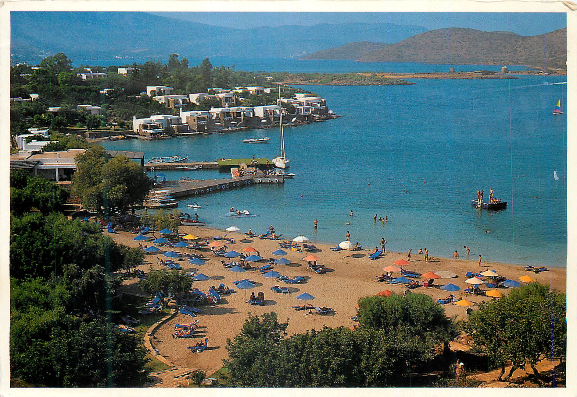 Plage de l'île de Rhodes — vue aérienne — éditeur non identifiable