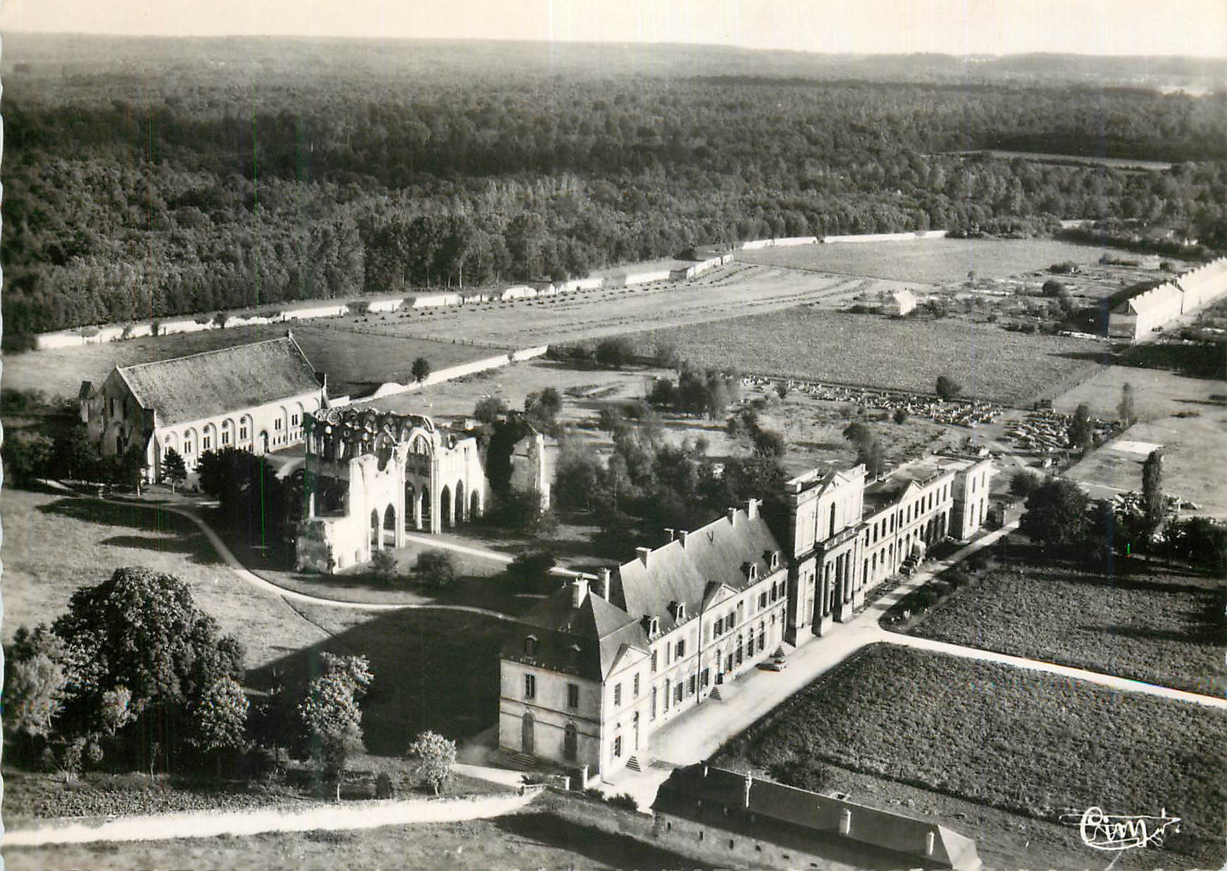 CPM Abbaye d Ourscamp Oise Palais Abbatial xviii s Ruines de l Eglise et Chapelle xiii s Vue aerienne