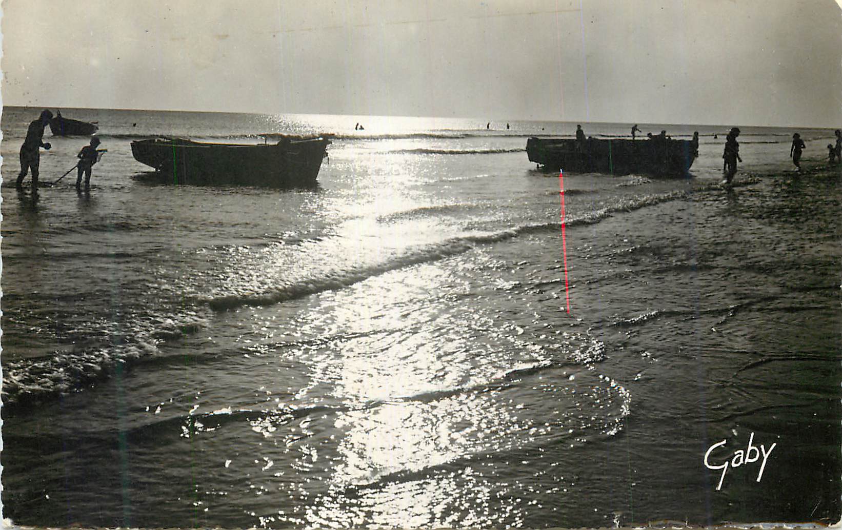 CPM La Cote Barques au repos Le jour s enfuit et la soleil colore La ciel et l eau de ses tons merveilleux