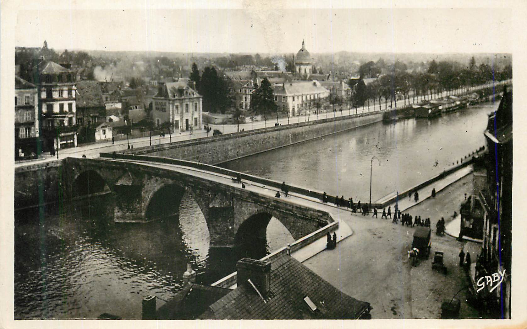 CPM Laval Mayenne Le Vieux Pont sur la Mayenne