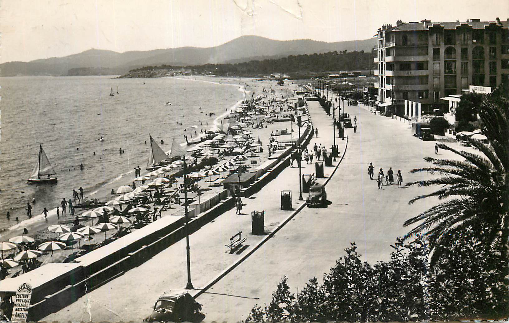 CPM Le Lavandou Var Le Boulevard de la Plage