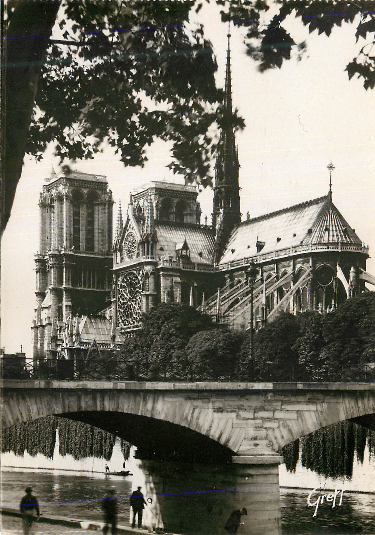 CPM Paris Abside et facade Sud de Notre Dame