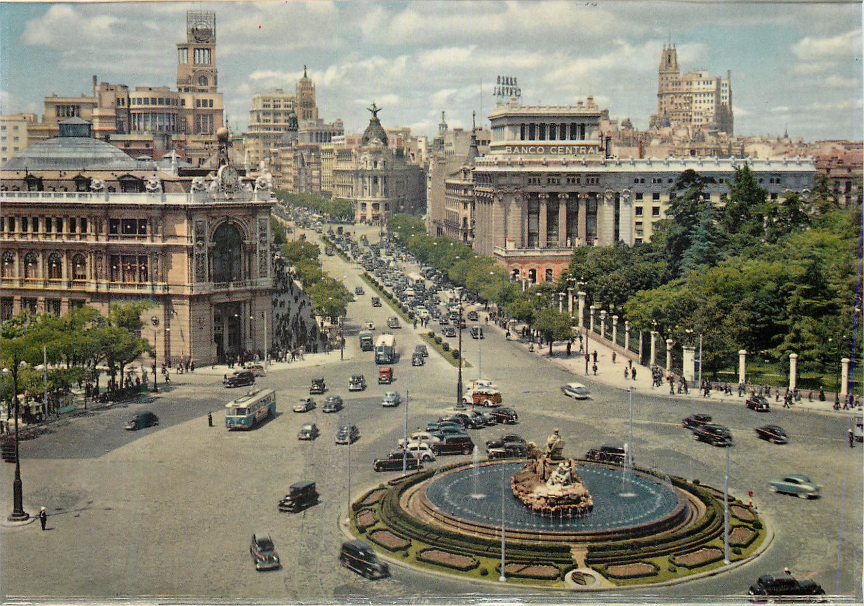 CPM Madrid Vue panoramique de la Place de la Cybelle et rue d alcala