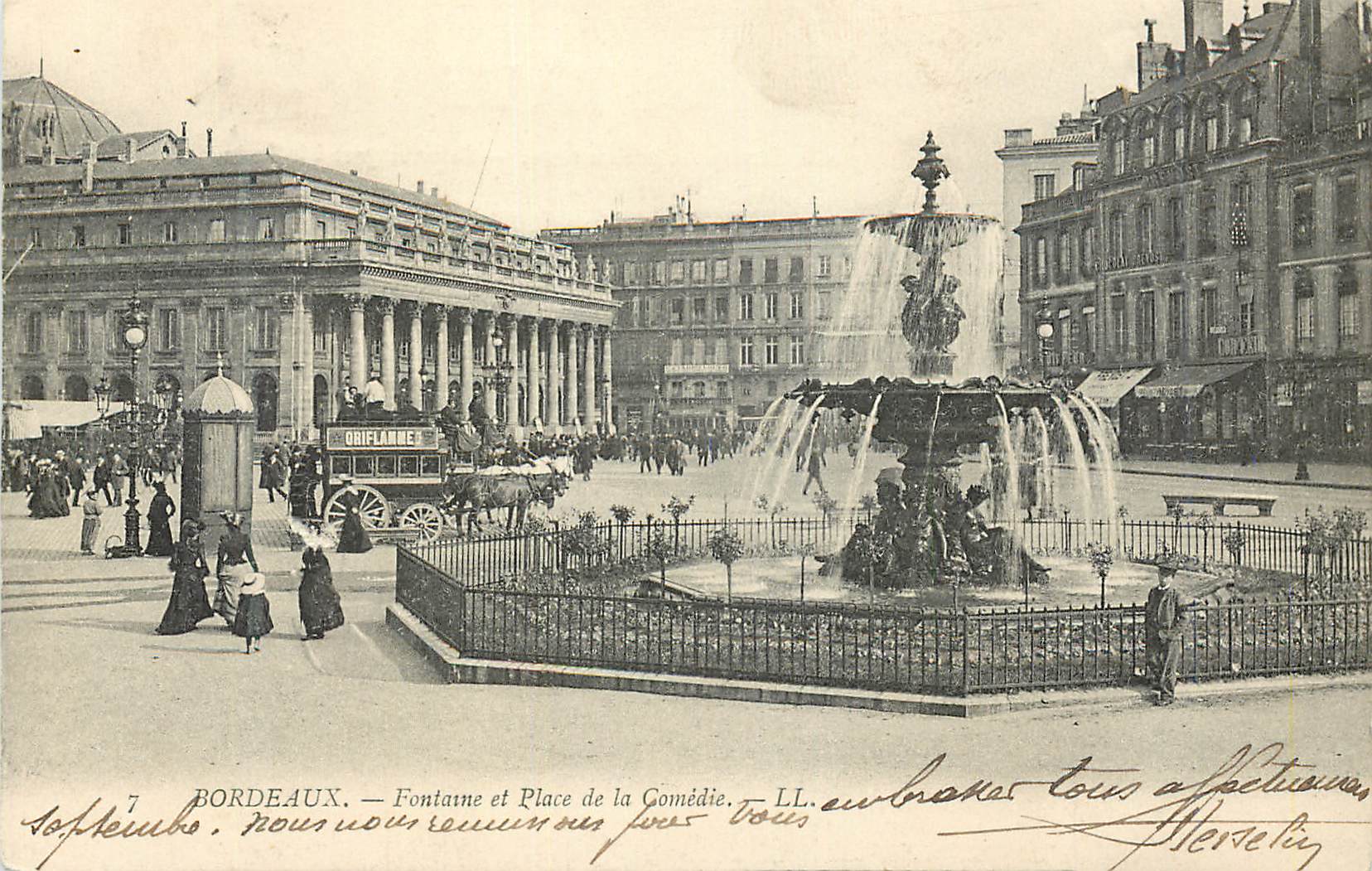 CPM Bordeaux Fontaine et Place de la Comedie