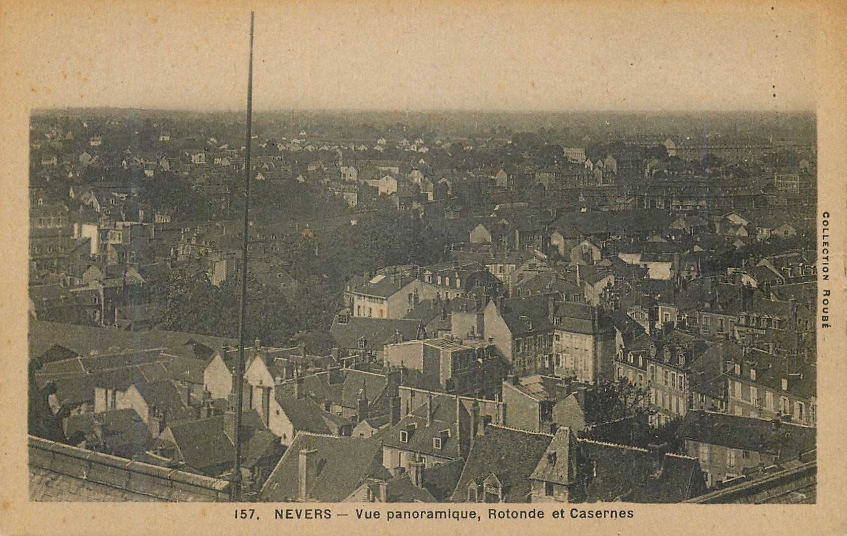 CPA Nevers Vue panoramique Rotonde et Casernes