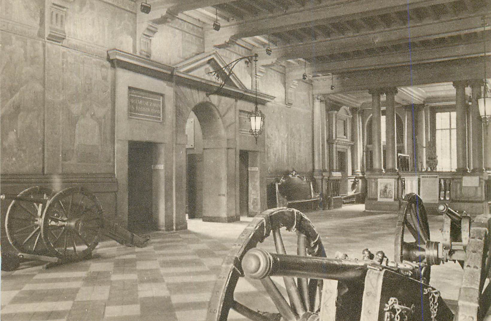 CPM Stadhuis s Hertogenbosch Bernedenvestibule met wandschilde ringen door Professor A Derkinderen en Viersehaar