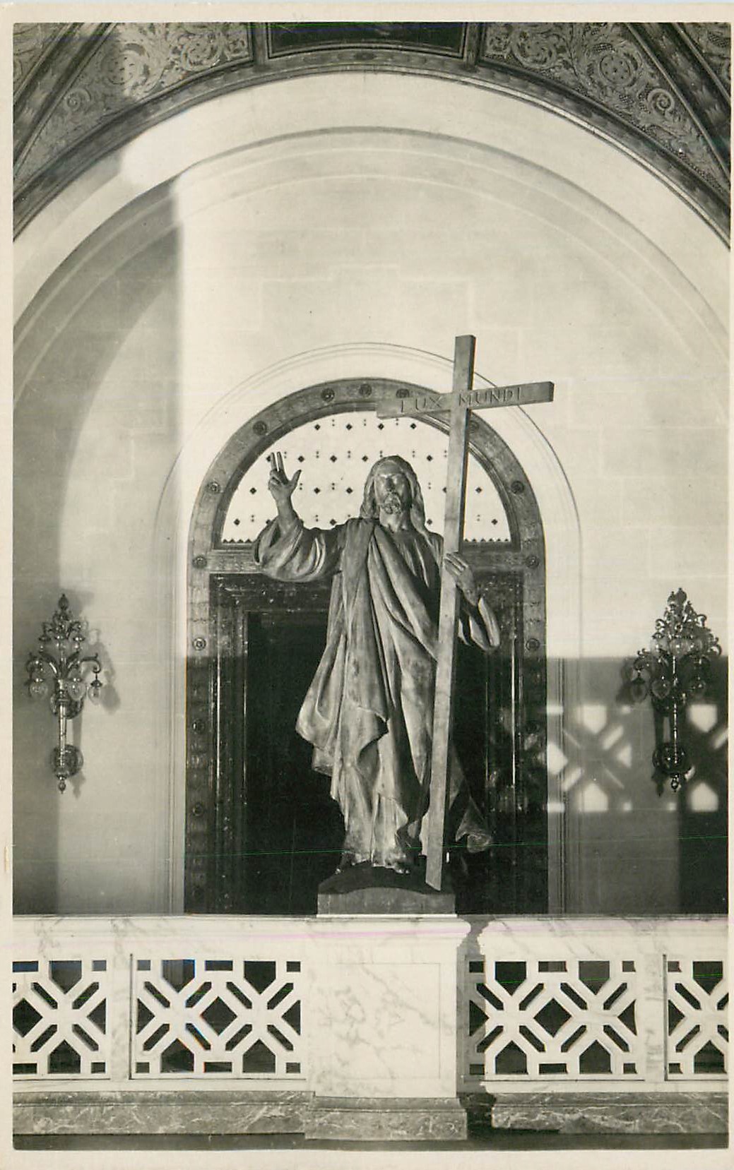 CPM The Hague Palace of Peace At the head of the grand staircase Figure of Christ from the Andes
