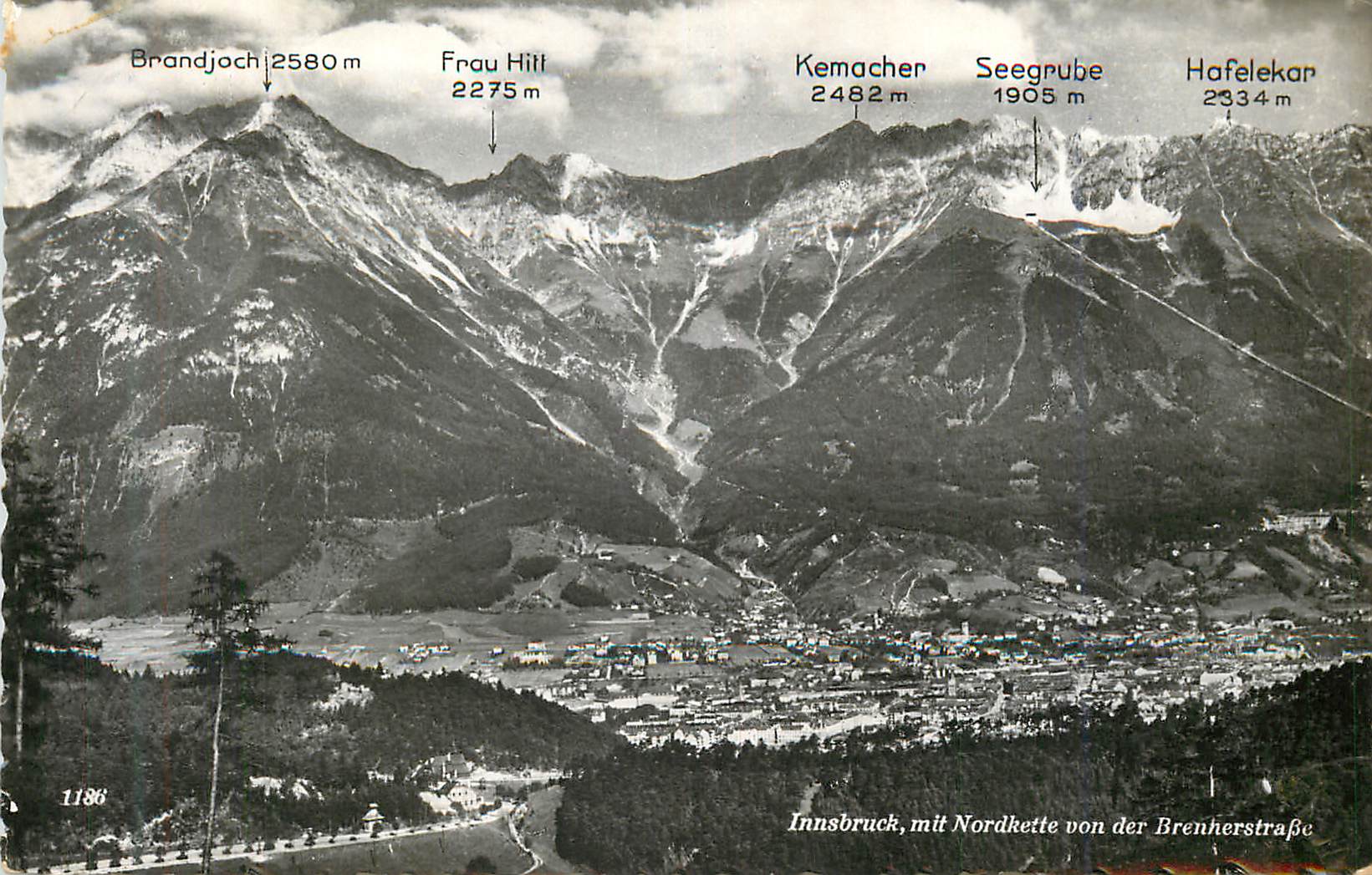 CPM Innsbruck mit Nordkette von der Brennestrabe