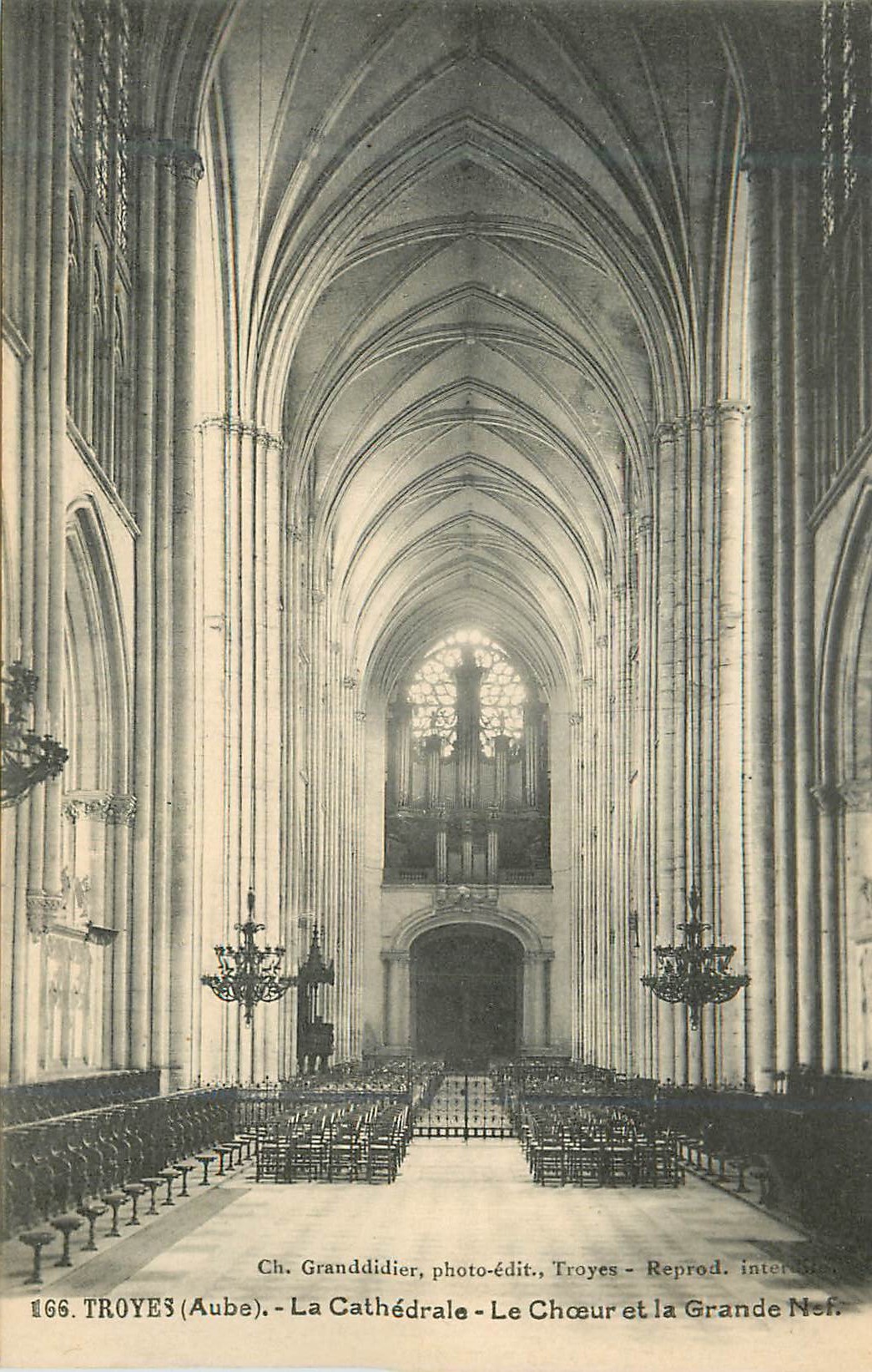 Troyes (Aube) - La Cathédrale - Le Chœur et la Grande Nef — Ch. Granddidier, photo-édit., Troyes