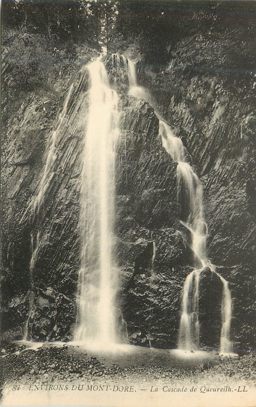 CPA Environs de Mont Dore La Cascade de Queureilh