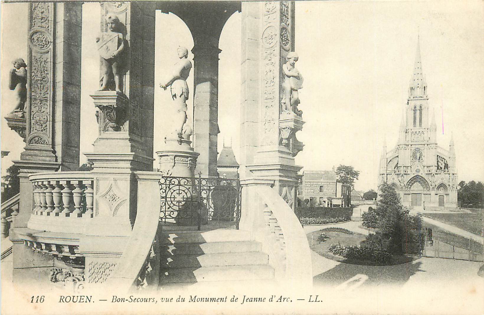 CPA Rouen Bon Secours vue du Monument de Jeanne d'Arc