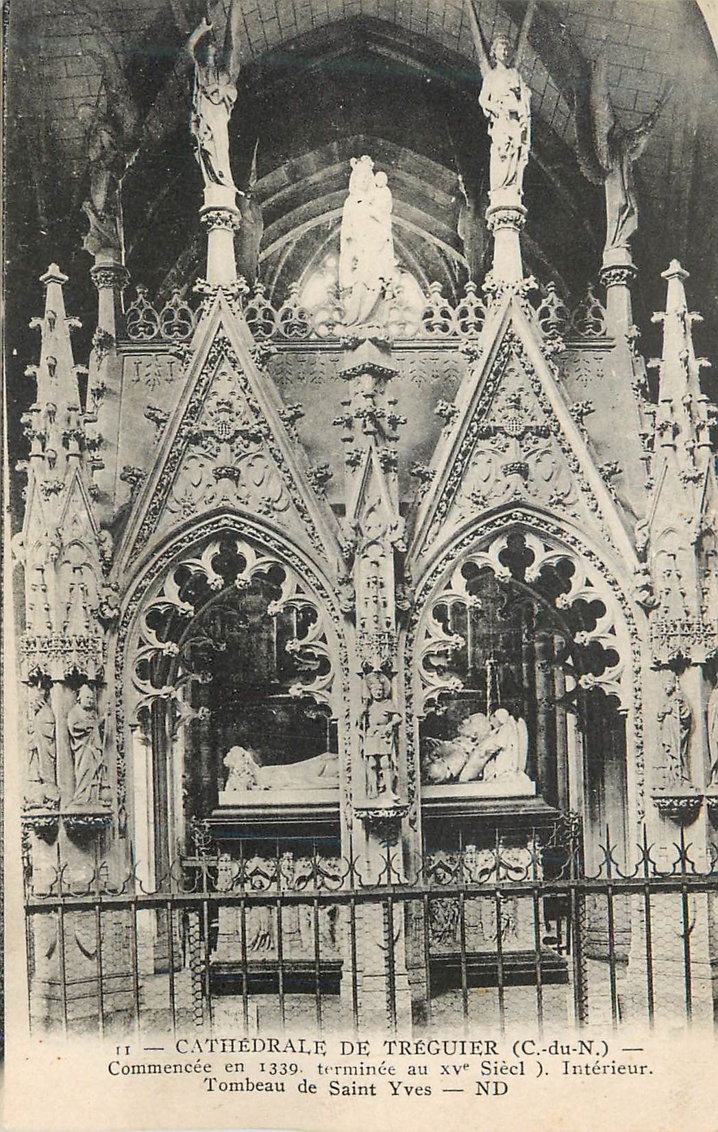 CPA Cathedrale de Treguier (C du N) Commencee en 1339 Terminee au XVe Siecle)
