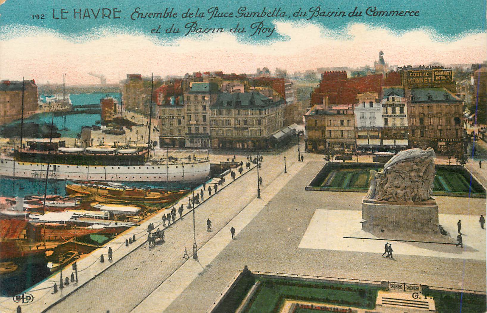 CPA Le Havre Ensemble de la Place Gambetta du Bassin du Commerce et du Bassin du Roy Bateau